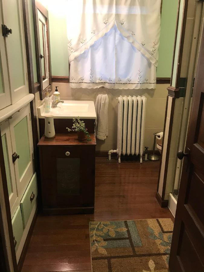 5 Star Victorian Mansion-Downtown No Locals Bed & Breakfast Erie Exterior photo